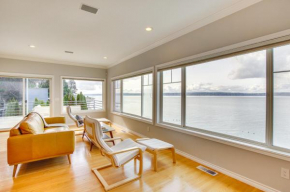 Bright Camano Home about 4 Mi to Cama Beach State Park